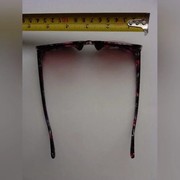 Cateyes  shape Sunglasses like new - Picture 5 of 8